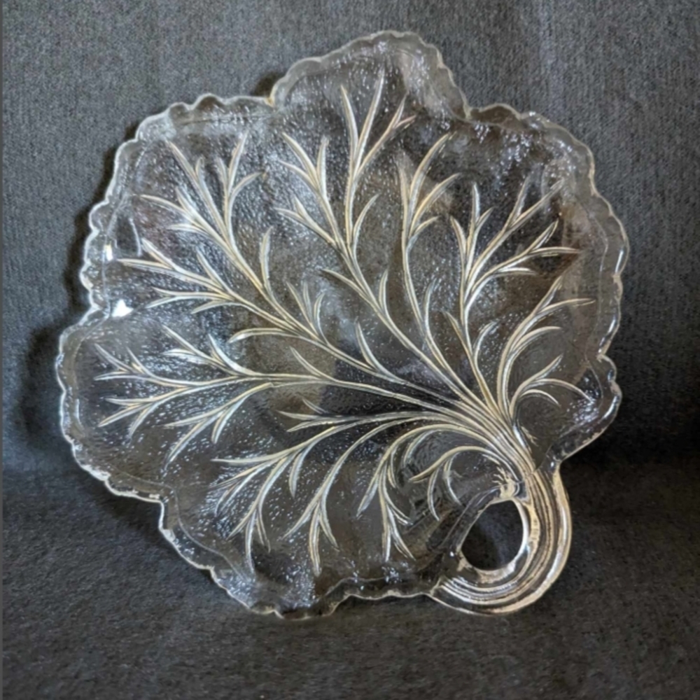 Elegant Leaf-Shaped Glass Platter